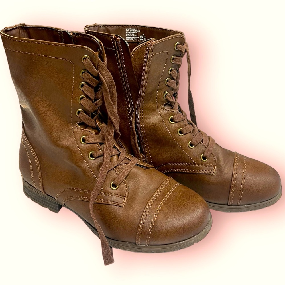 Time and Tru-Women's Boots Low Heel Lace up Fashion Combat Boots-Size 7 1/2 Wide